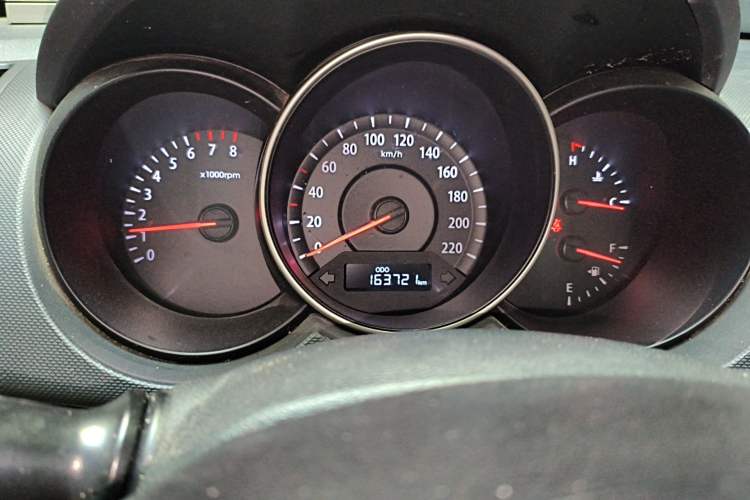 Used Kia Forte 2014 1.6L MT GL Odometer Close Up