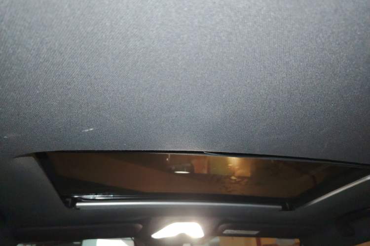 Used Toyota C-HR 2018 2.0L Flagship Sunroof Version China VI Standard