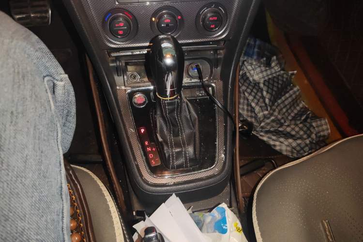 Used Volkswagen Cross Lavida 2014 1.4TSI DSG
