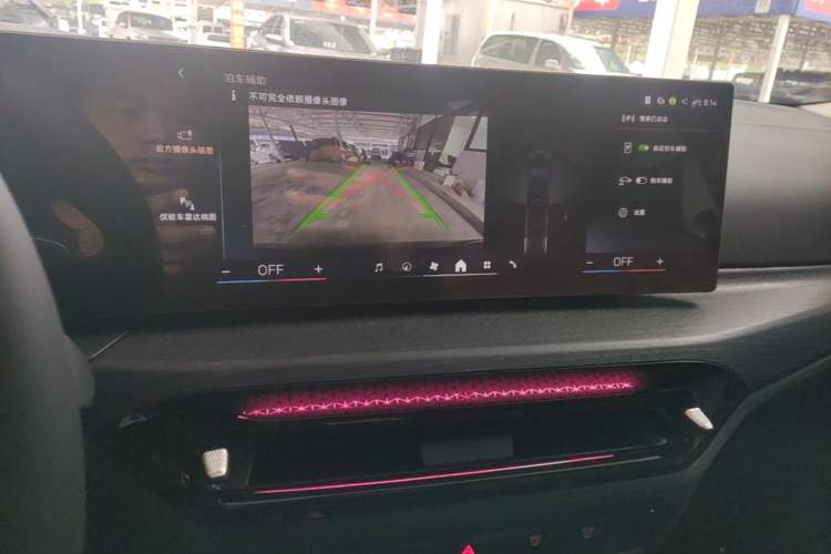 Used BMW 3 Series 2025 325Li M Sport Package Audio And AC Panel