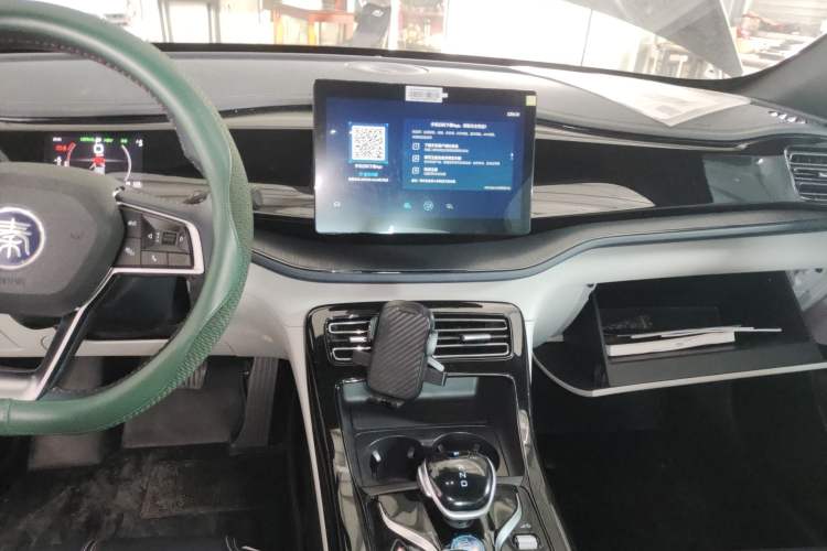 Used BYD Qin PLUS 2021 DM-i 55KM Prestige Model Audio And AC Panel