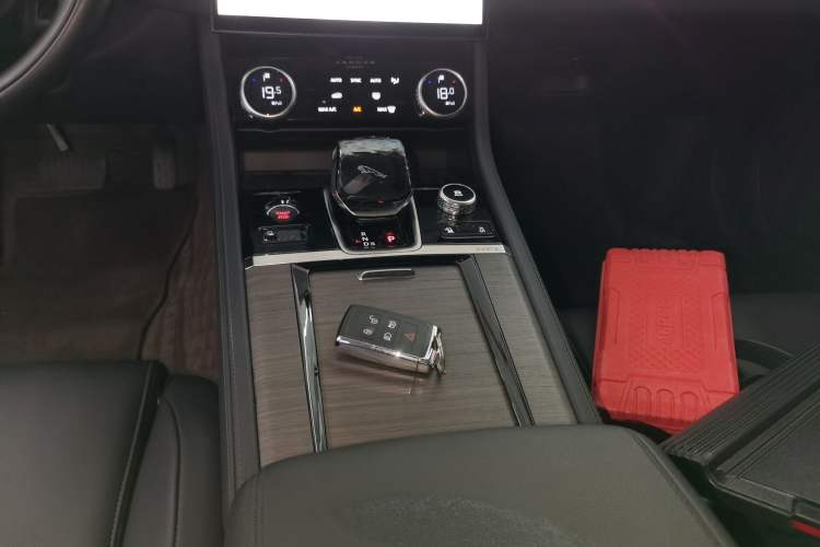 Used Jaguar XFL 2022 XFL 2.0T P200 Two-Wheel-Drive Elite Luxury Edition