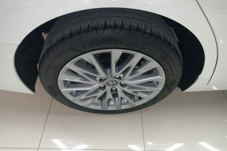 Used Toyota Avalon 2024 Dual-Motor 2.0L Luxury Edition
