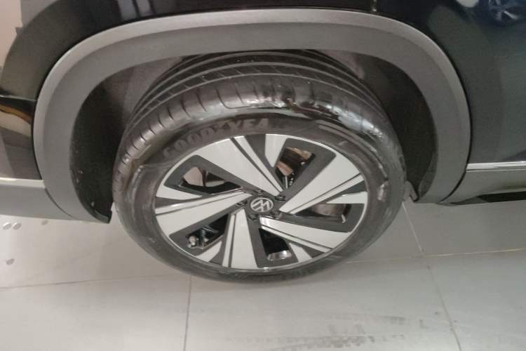 Used Volkswagen Teramont 2023 530 V6 Four-Wheel Drive Prestige Luxury Edition Right Rear Wheel Hub