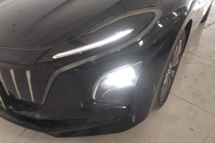 Used Hongqi E-QM5 2022 431 km Charge & Enjoy Edition