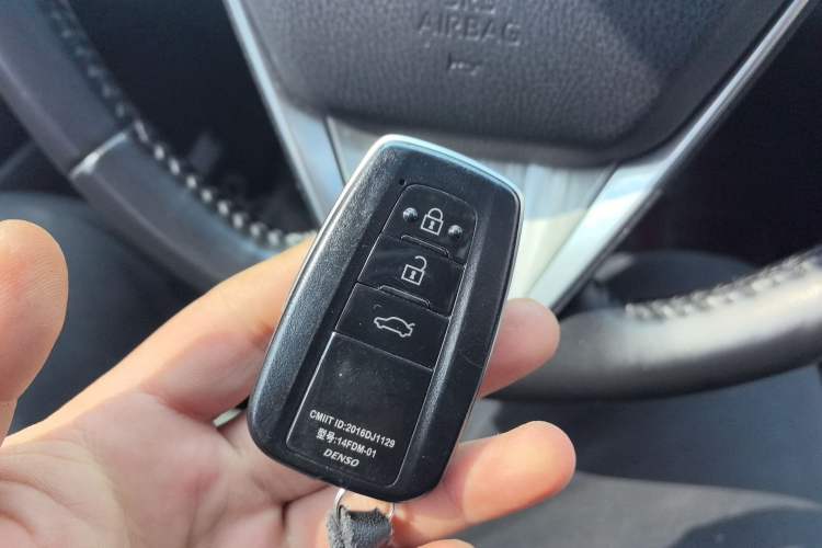 Used Toyota Camry 2019 Dual-Engine 2.5 HG Luxury Edition China VI Standard
