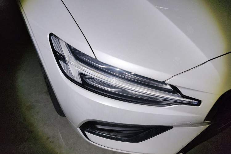 Used Volvo S60 2026 Model B4 Zhiyuan Luxury Edition Right Front Headlight