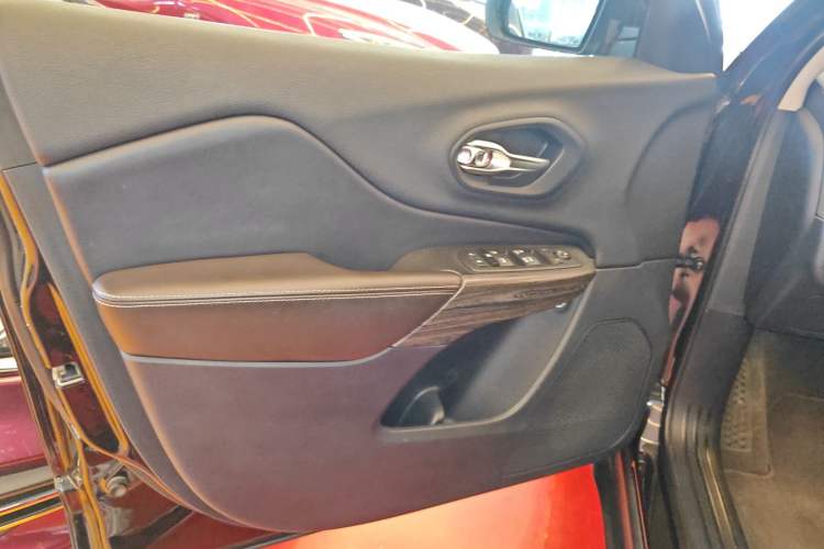 Used Jeep Cherokee 2016 2.4L Leading Edition