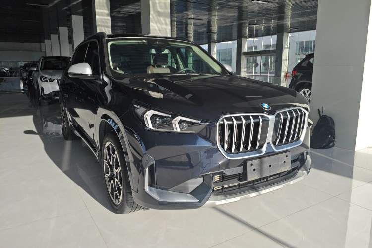 Used BMW X1 2023 sDrive25Li X Design Package Front Right 45 Deg