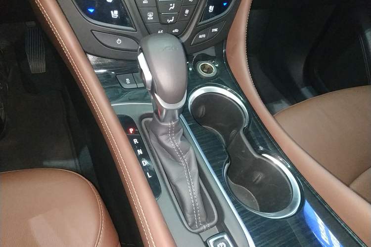 Used Buick Envision 2020 20T Two-Wheel Drive Luxury Model