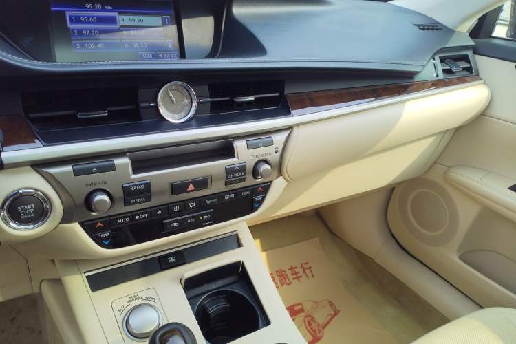 Used Lexus ES 2013 250 Elegant Edition Audio And AC Panel