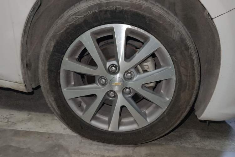 Used Chevrolet Malibu 2017 1.5T Automatic Luxury Edition Right Front Wheel Hub