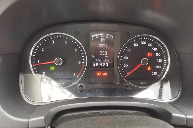 Used Volkswagen Lavida 2011 1.6L Automatic Premium Edition Odometer Close Up