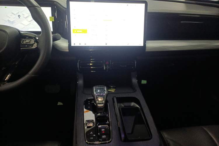 Used GAC Trumpchi ES9 2024 PHEV with 143 km Max