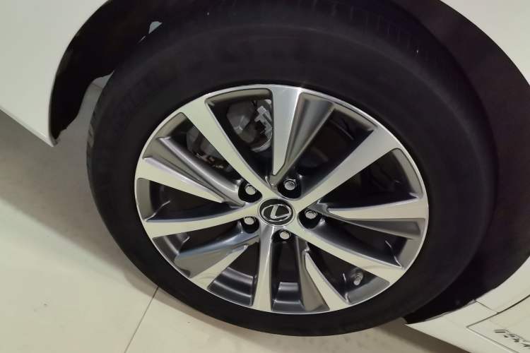 Used Lexus ES 2018 300h Premier Edition China VI Standard