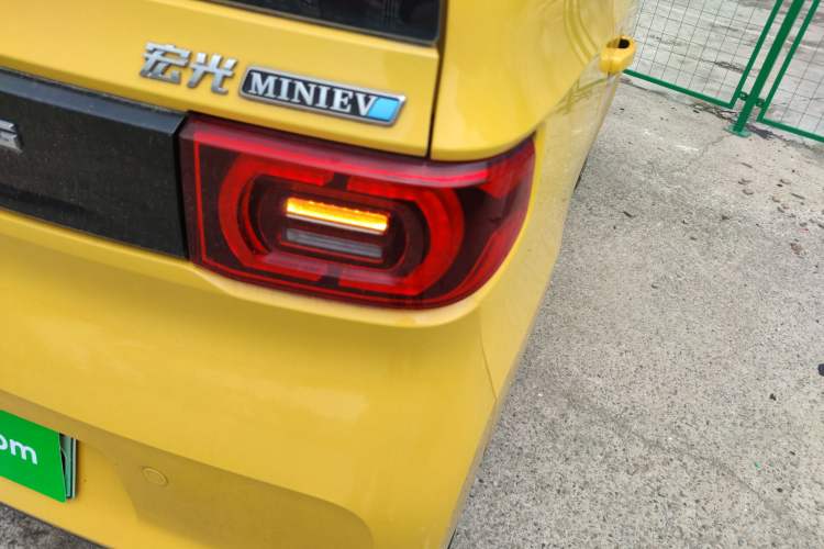 Used Wuling Hongguang MINIEV 2021 Macaron Premium Model – Lithium Iron Phosphate