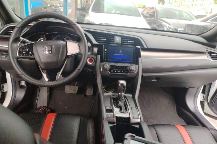 Used Honda Civic 2021 HATCHBACK 220TURBO CVT New Trendsetter Center Console