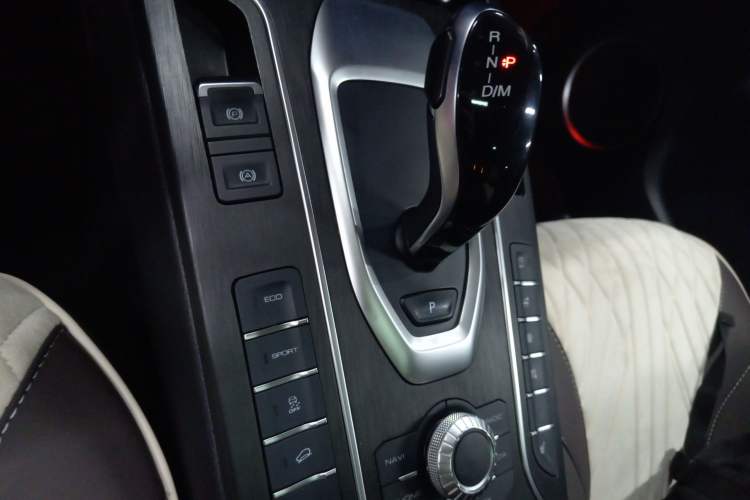 Used Wey VV6 2021 2.0T Two-Wheel Drive Smart Protection+