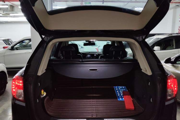 Used Buick Envision 2015 20T Two-Wheel-Drive Elite Model Trunk