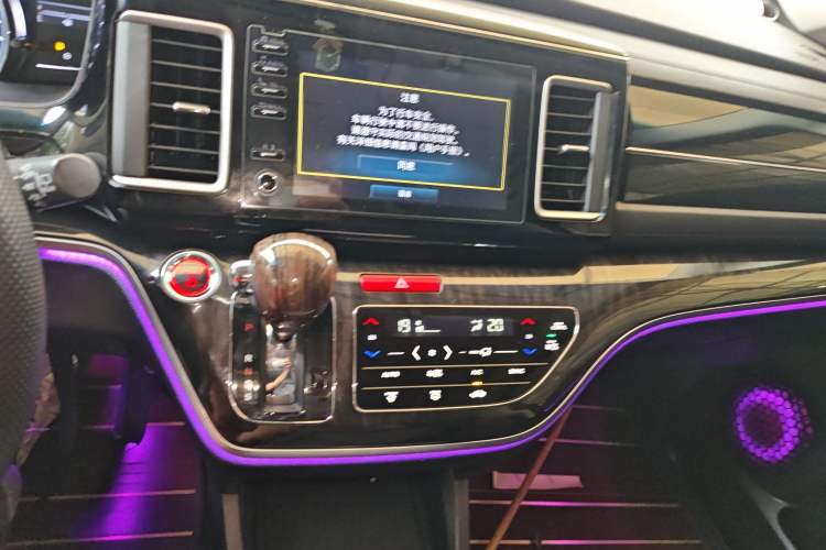 Used Honda Elysion 2019 2.0L Hybrid Luxury Edition Audio And AC Panel