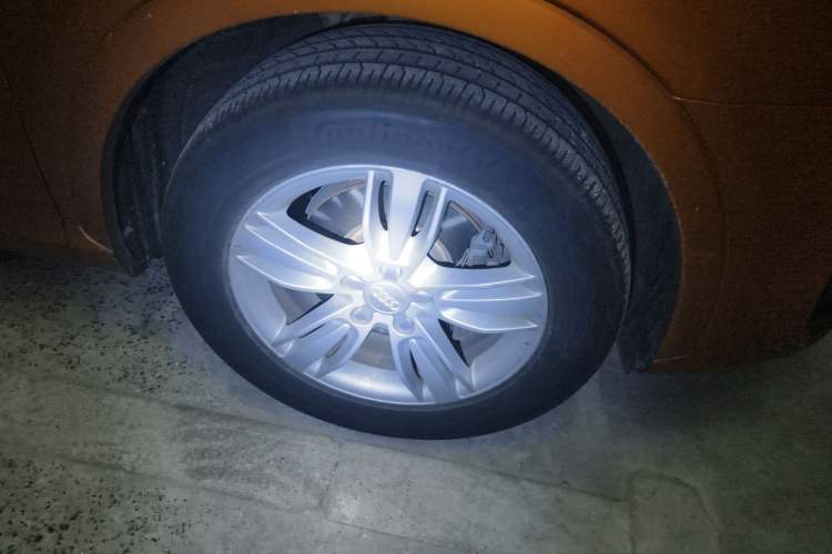 Used Audi Q3 2015 30 TFSI Comfort Model Right Front Wheel Hub