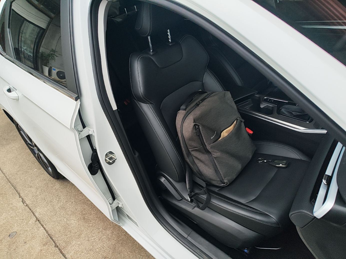 Geely Auto Emgrand 2025 4th Generation 1.5L CVT Luxury Version — снимка 19