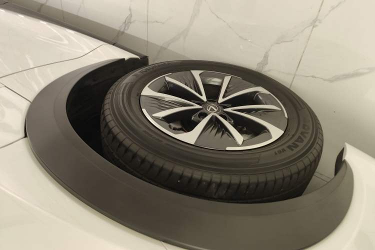 Used Lexus RZ 2023 450e All-Wheel Drive Luxury Edition Left Front Wheel Hub