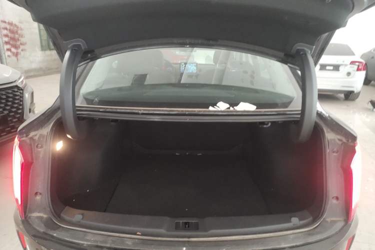 Used Hongqi E-QM5 2022 431 km Charge & Enjoy Edition