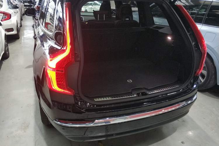 Used Volvo XC90 2024 B5 SmartDrive Luxury Edition 5 Seats
