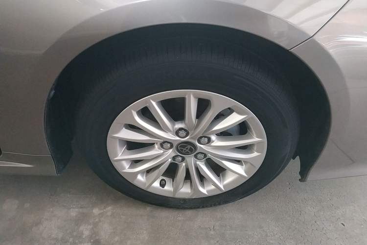 Used Toyota Allion 2022 2.0L Elite Edition Right Front Wheel Hub