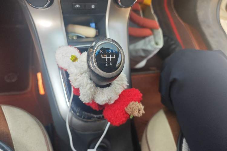 Used Chevrolet Cruze 2015 1.5L Classic SL MT Gear Lever