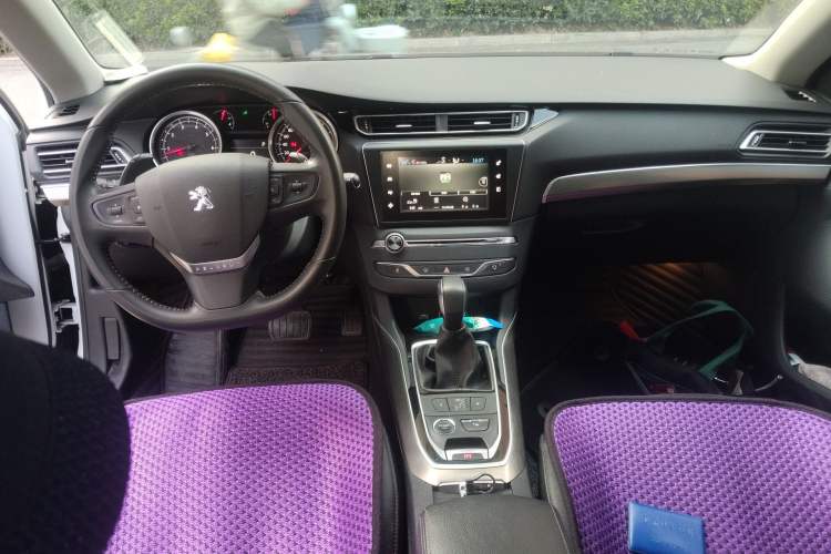 Used Peugeot 408 2014 1.6T Automatic Supreme Edition Center Console