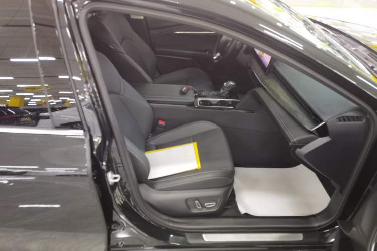 Used Toyota Camry 2026 Model Dual-Engine 2.0HG Prestige Edition