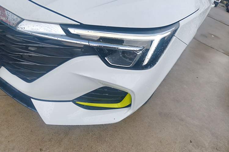 Used Roewe i6 MAX 2020 300TGI Automatic Supreme Edition with Cool Sunroof and Advanced Driving Features
