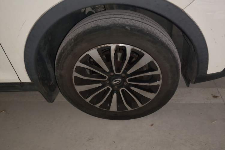 Used GAC Trumpchi GS5 Super 2016 2.0L Automatic Two-Wheel Drive Anniversary Edition Right Front Wheel Hub