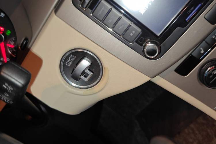 Used Volkswagen Magotan 2013 1.8TSI Luxury Model Vehicle Key