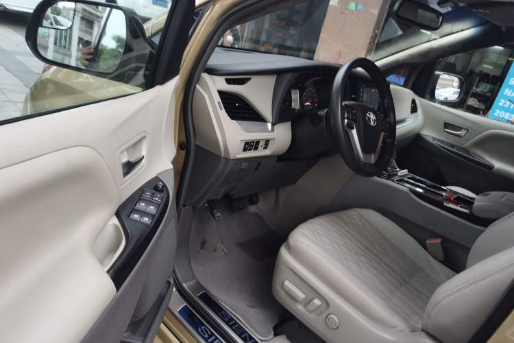 Used Toyota Sienna 2015 3.5L Automatic 7-Seater Parallel Import