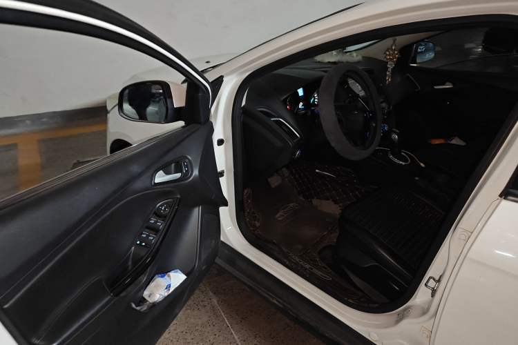 Used Ford Focus 2015 Hatchback 1.6L Automatic Fashion Edition
