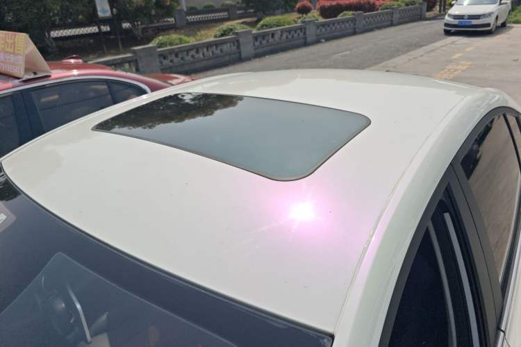 Used Roewe i5 2019 20T Automatic SmartConnect Luxury Prestige Edition Roof