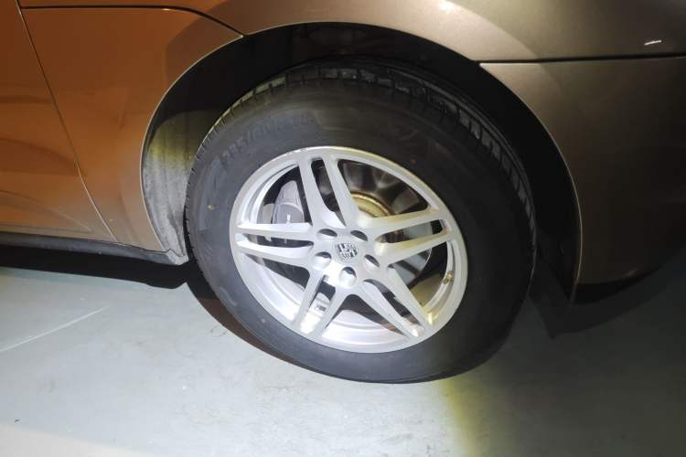 Used Porsche Macan 2016 Macan 2.0T Right Front Wheel Hub