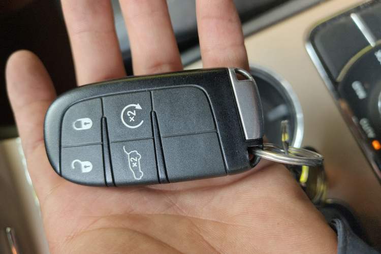 Used Jeep Grand Cherokee 2016 3.0L Comfort Navigation Edition Vehicle Key