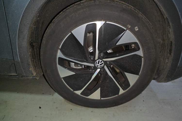 Used Volkswagen ID.4 CROZZ 2026 Model Pure Enjoyment Edition PURE Right Front Wheel Hub