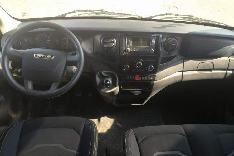 Used Iveco Eurocargo 2021 2.0T Manual Super Rui Long Wheelbase Short Overhang High Roof Side-Sliding Door F1A