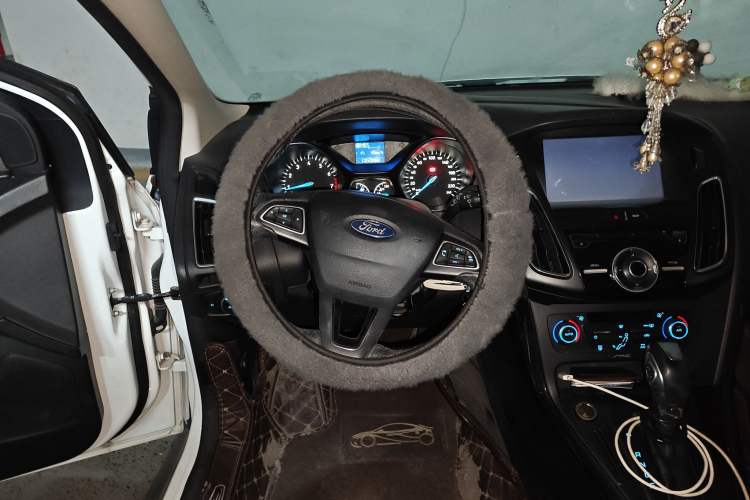 Used Ford Focus 2015 Hatchback 1.6L Automatic Fashion Edition
