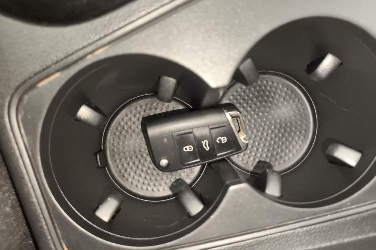 Used Volkswagen Tayron 2019 330TSI Two-Wheel-Drive Luxury Version China V Emission Standard Vehicle Key