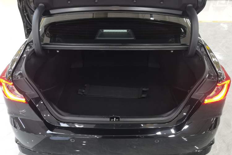 Used Toyota Camry 2026 Model Dual-Engine 2.0HG Prestige Edition