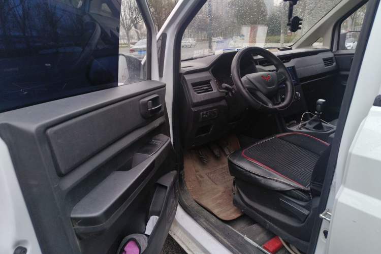 Used Wuling Hongguang PLUS 2021 Commercial Version 1.5T Manual Standard Edition 7-Seater
