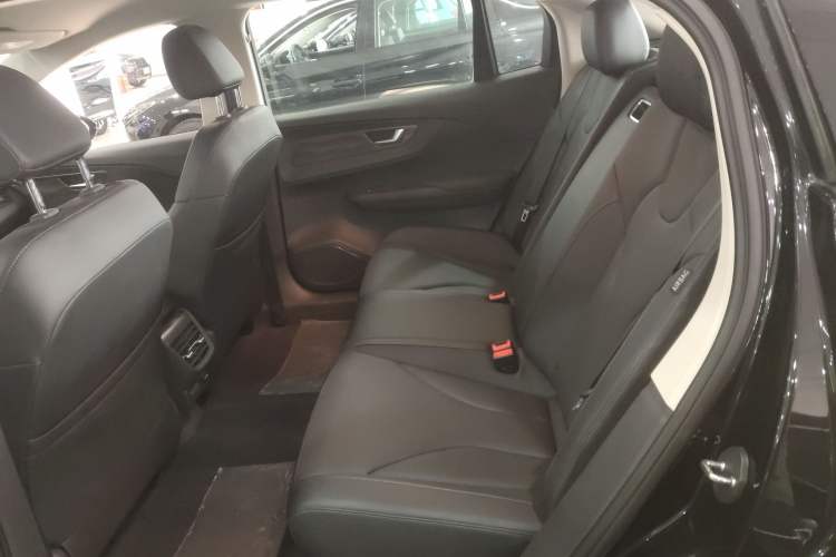 Used Hongqi E-QM5 2022 431 km Charge & Enjoy Edition