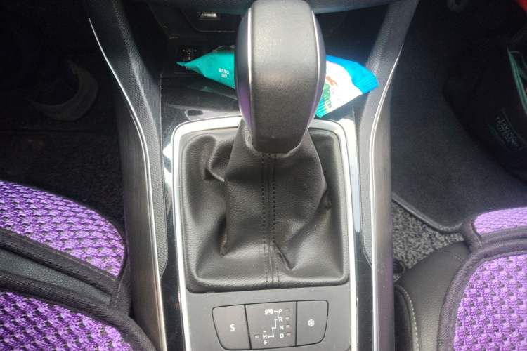 Used Peugeot 408 2014 1.6T Automatic Supreme Edition Gear Lever