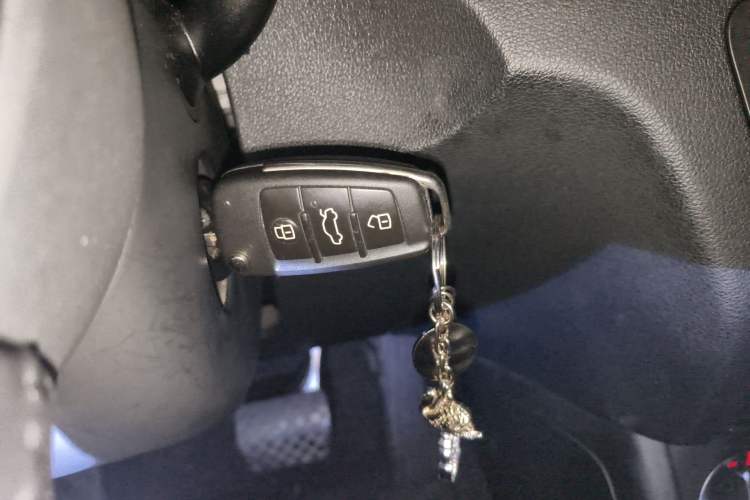 Used Audi Q3 2015 30 TFSI Comfort Model Vehicle Key